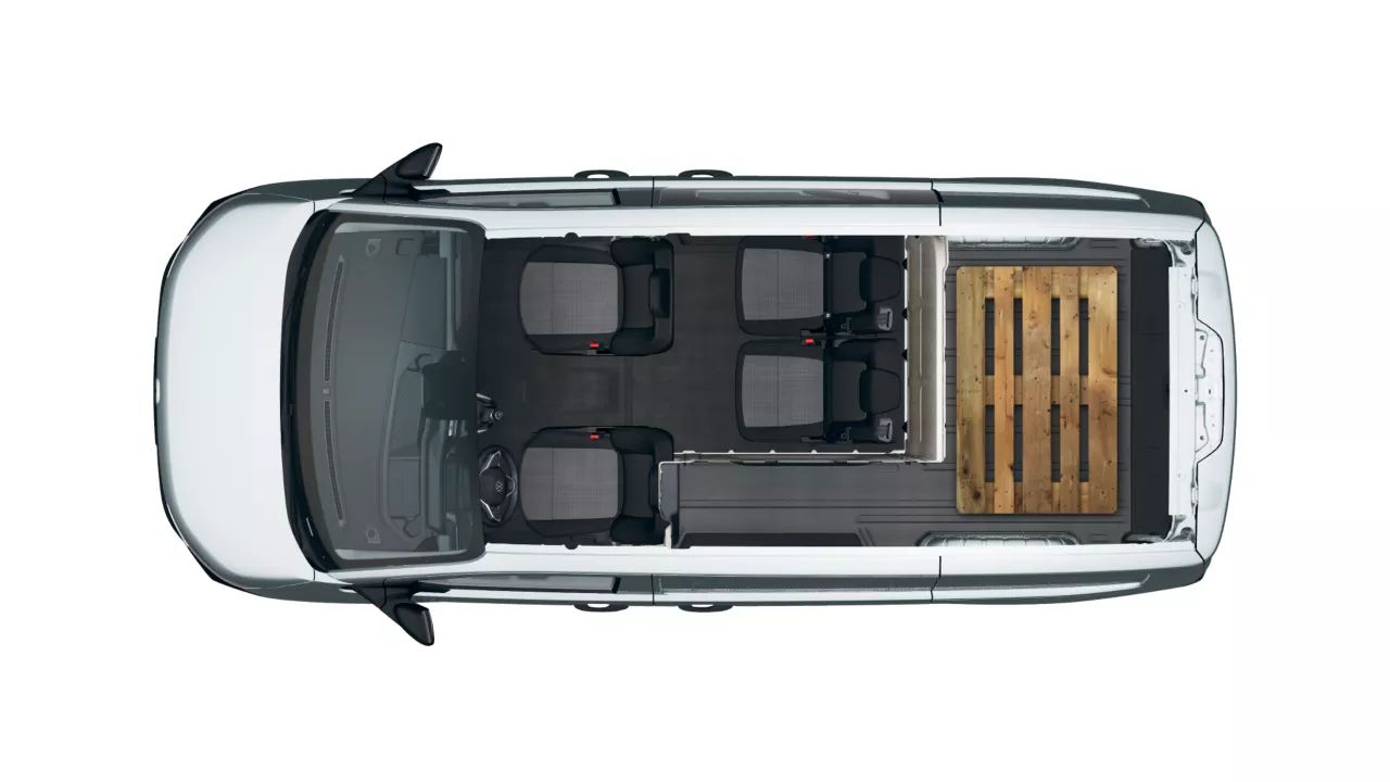 VW Transporter mit 4 Sitzen, L-Trennwand und Platz für eine EURO2 Palette