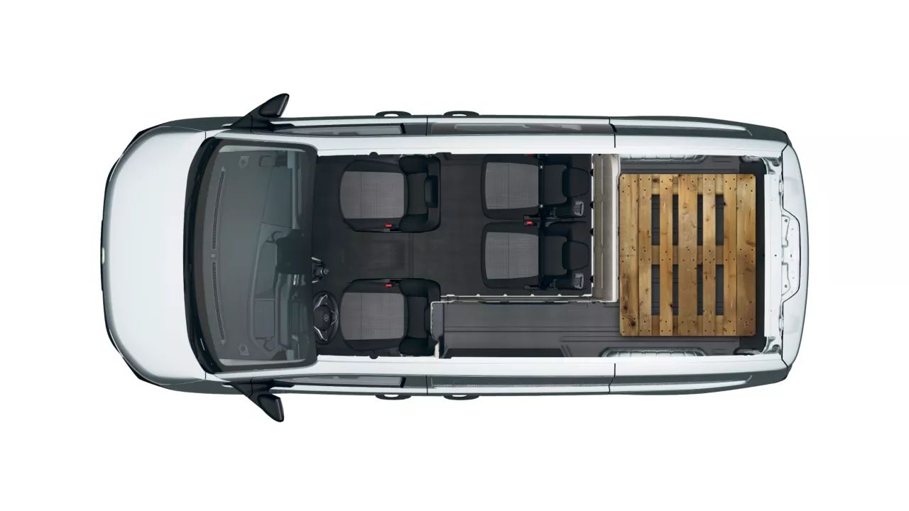 VW Transporter mit 4 Sitzen, L-Trennwand und Platz für eine EURO3 Palette