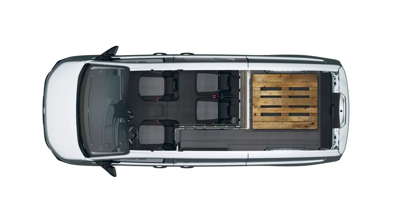 VW Transporter Kombi mit 4 Sitzen, LR, L-Trennwand und Platz für eine EURO3 Palette