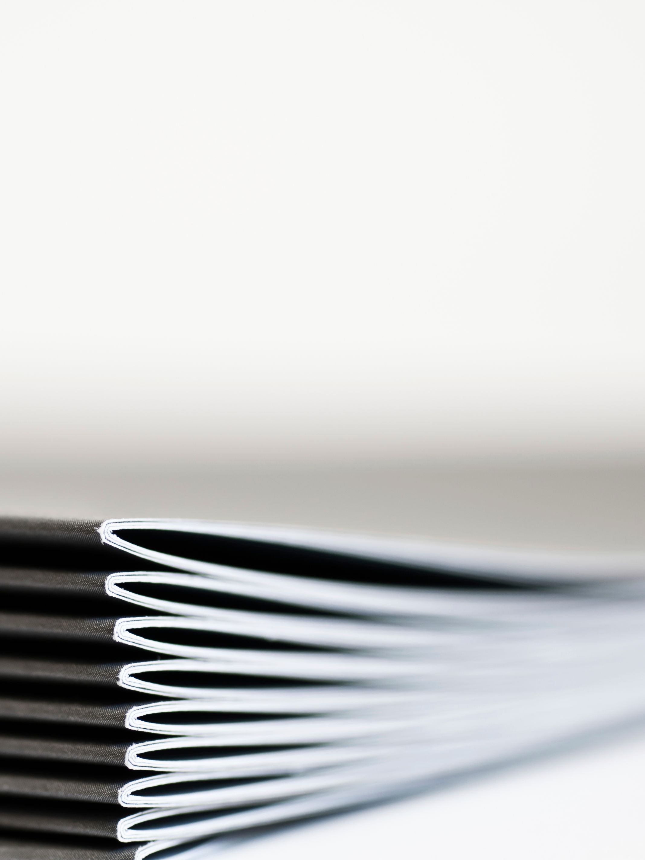 Stapel mit Informationsmaterial 